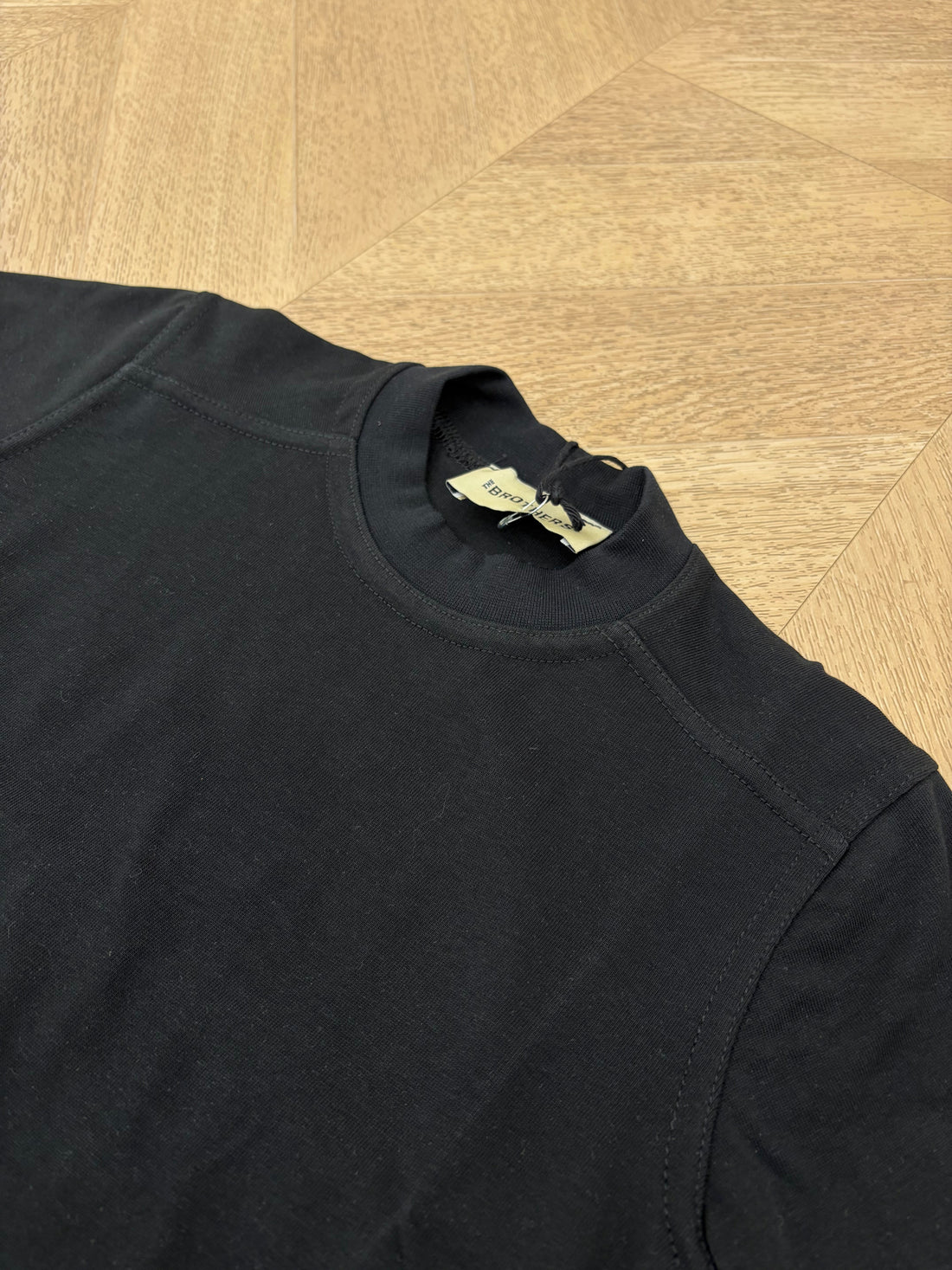 t shirt mezzo collo nera