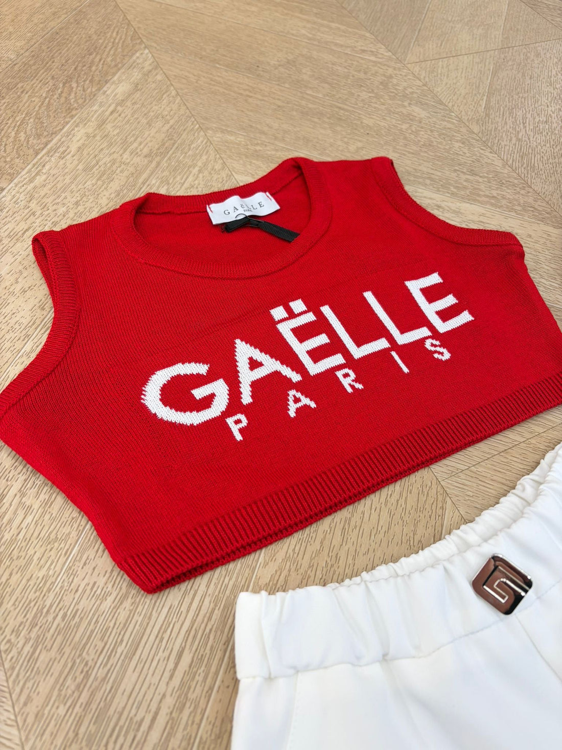 pullover red