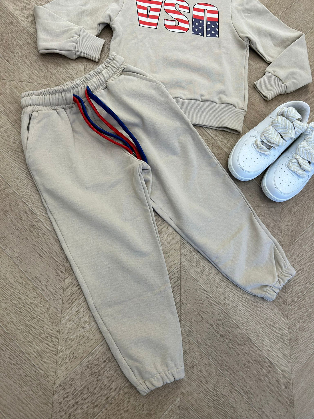 tuta usa beige